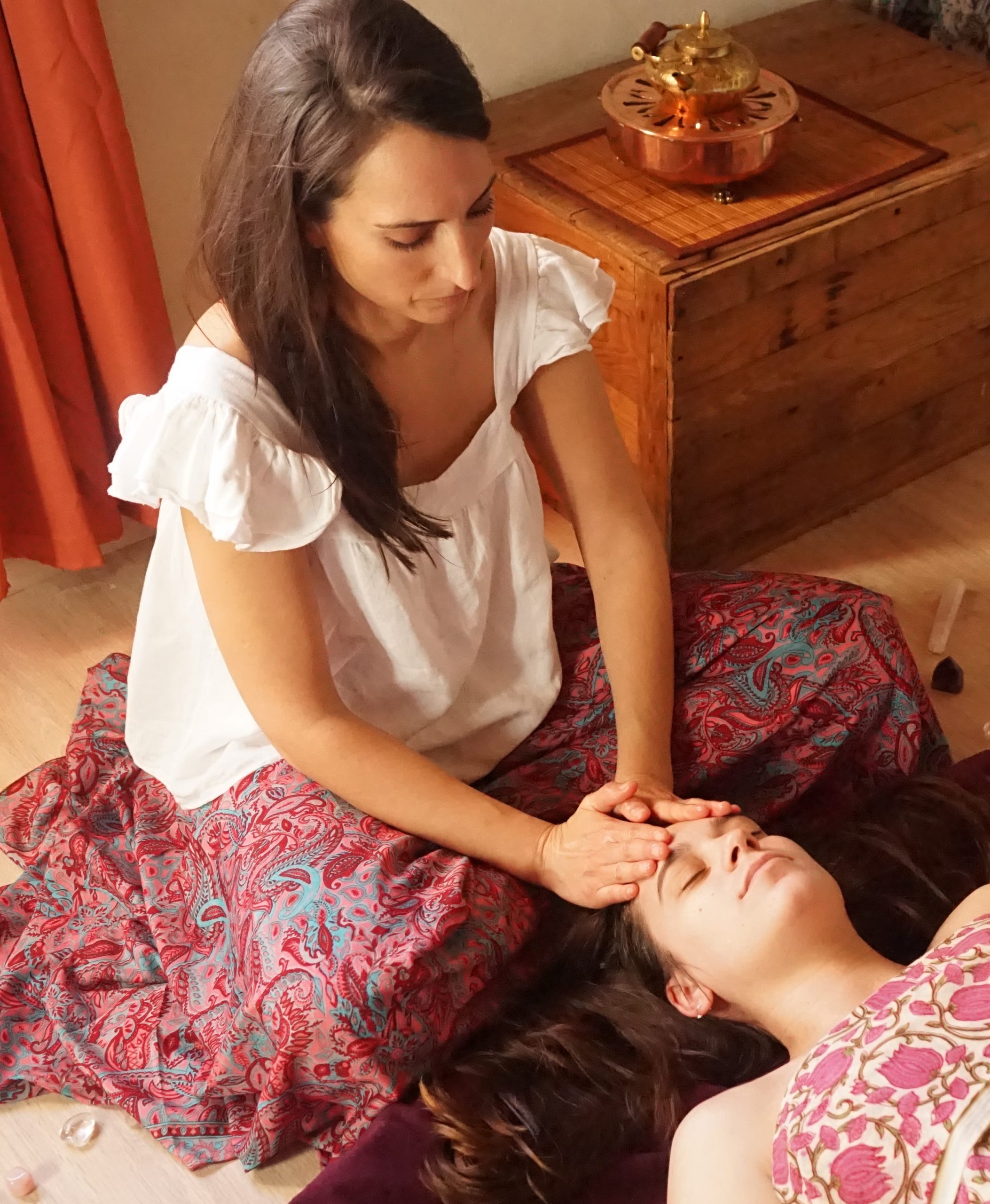 Virginie Thérapeute corporel en massages et soins ayurvédiques - Narbonne - Coursan Massage ayurvédique - Massage traditionnel indien - Massage holistique thérapie - Massage harmonisant - Massage bien-être - Massage détente - Massage énergétique - Massage énergisant