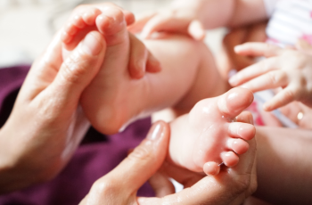 massage bébé massage ayurvédique Narbonne Coursan massage et soins ayurvédiques traditionnels bon cadeau massage